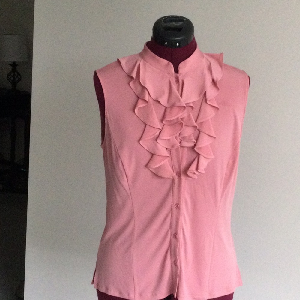 Tahari fitted sleeveless blouse. Size xs.